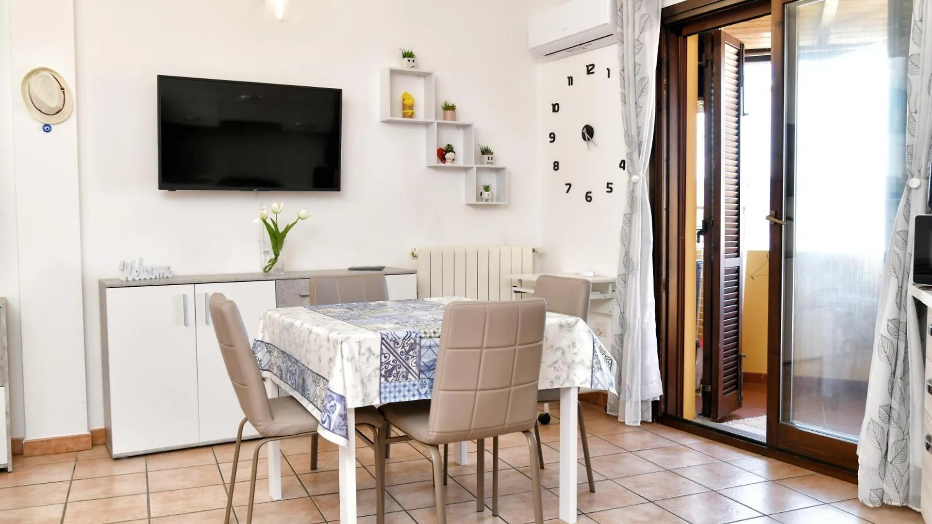 Perla Apartment Con Vista Mare Olbia 0*,  Italia